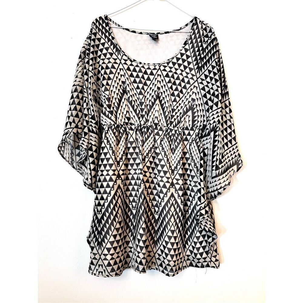 Love Reign Geometric Quarter Bell Sleeve Tunic Mini Dress Black & White Medium